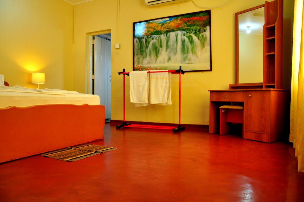 French Garden Tourist Rest Hotel Anuradhapura Room photo